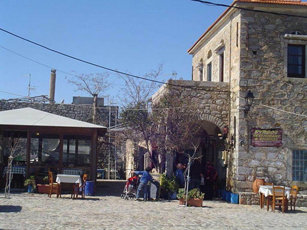 Pyrgos Houses And Restaurant Avgonima Exterior foto